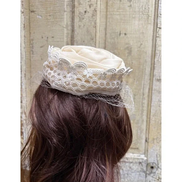 Vintage Cream Satin Pillbox Hat White Lace Birdcage Veil Bridal Wedding - Picture 4 of 13